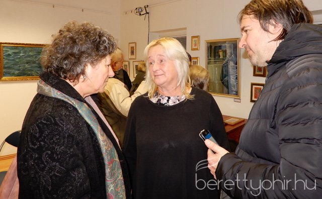 Fellobant az első gyertya lángja 34